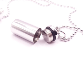 Zásobník na šňupací tabák mini s řetízkem